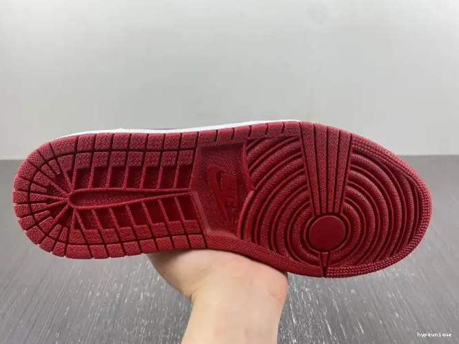 HYPE Low Red Jordan Varsity 1 705329-101 White Retro 0518